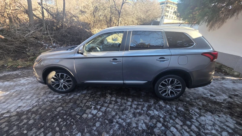 Mitsubishi Outlander, снимка 8 - Автомобили и джипове - 53124570