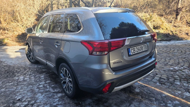 Mitsubishi Outlander, снимка 5 - Автомобили и джипове - 53124570