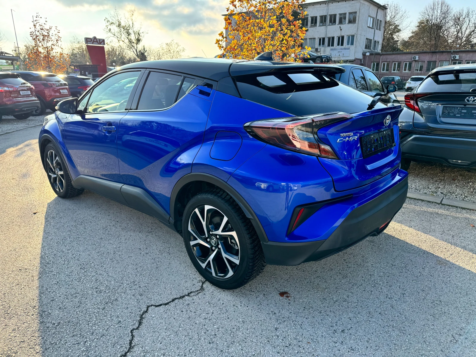 Toyota C-HR 1.8h 122к.с  Гаранция - изображение 6