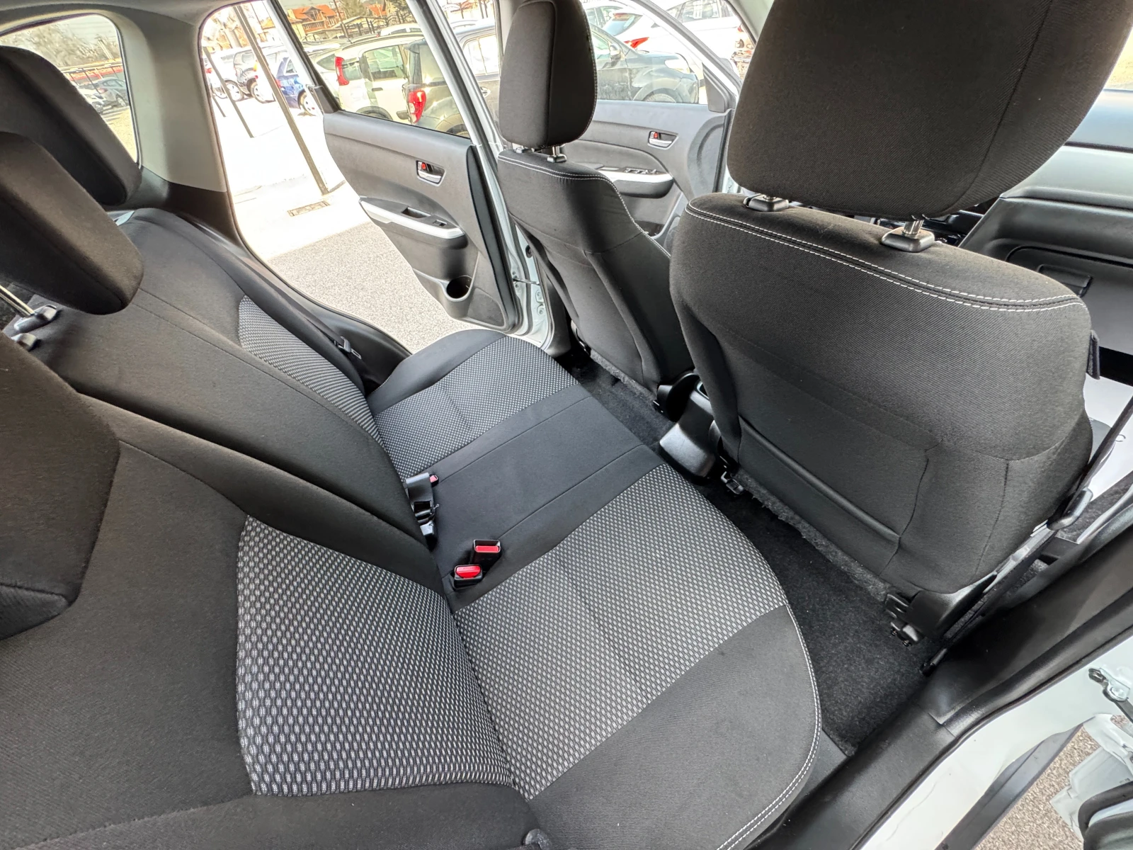 Suzuki Vitara 1.6D НОВ ВНОС , снимка 11 - Автомобили и джипове - 53753897