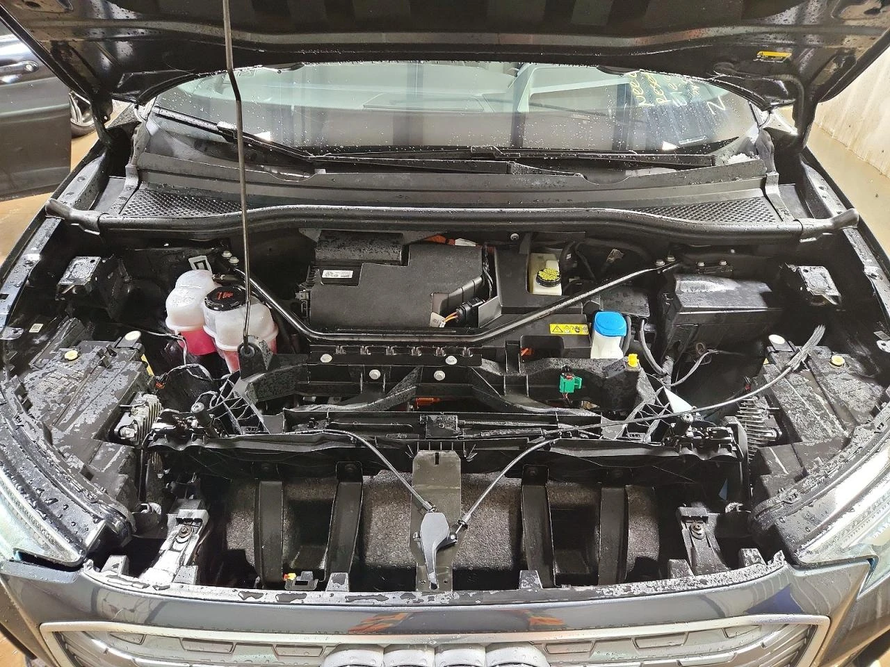 Audi Q4 E-tron Prestige 50 Quattro, снимка 11 - Автомобили и джипове - 54152611