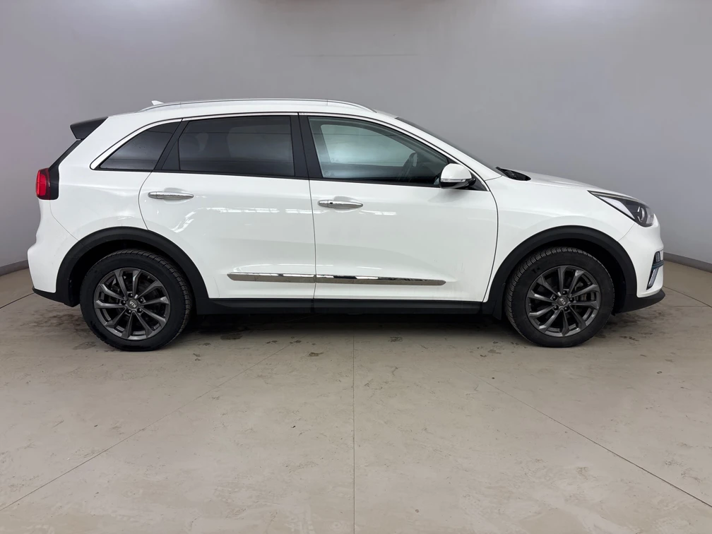 Kia Niro ExecutiveLine, снимка 13 - Автомобили и джипове - 54232744