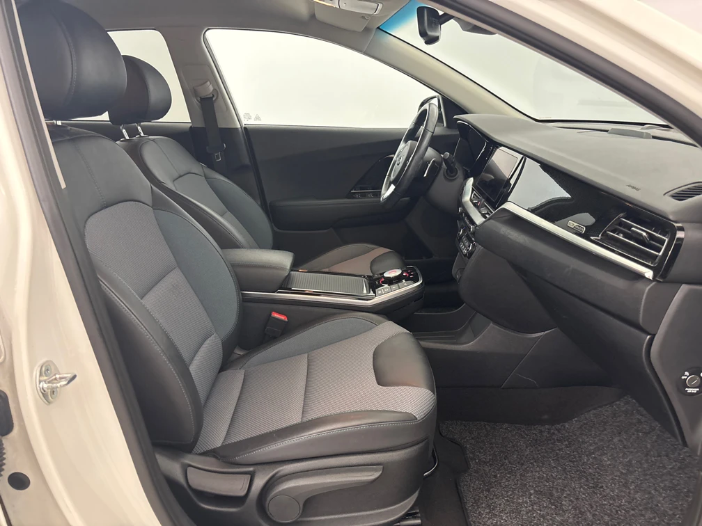 Kia Niro ExecutiveLine, снимка 14 - Автомобили и джипове - 54232744