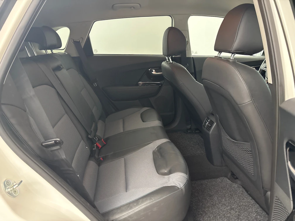 Kia Niro ExecutiveLine, снимка 10 - Автомобили и джипове - 54232744