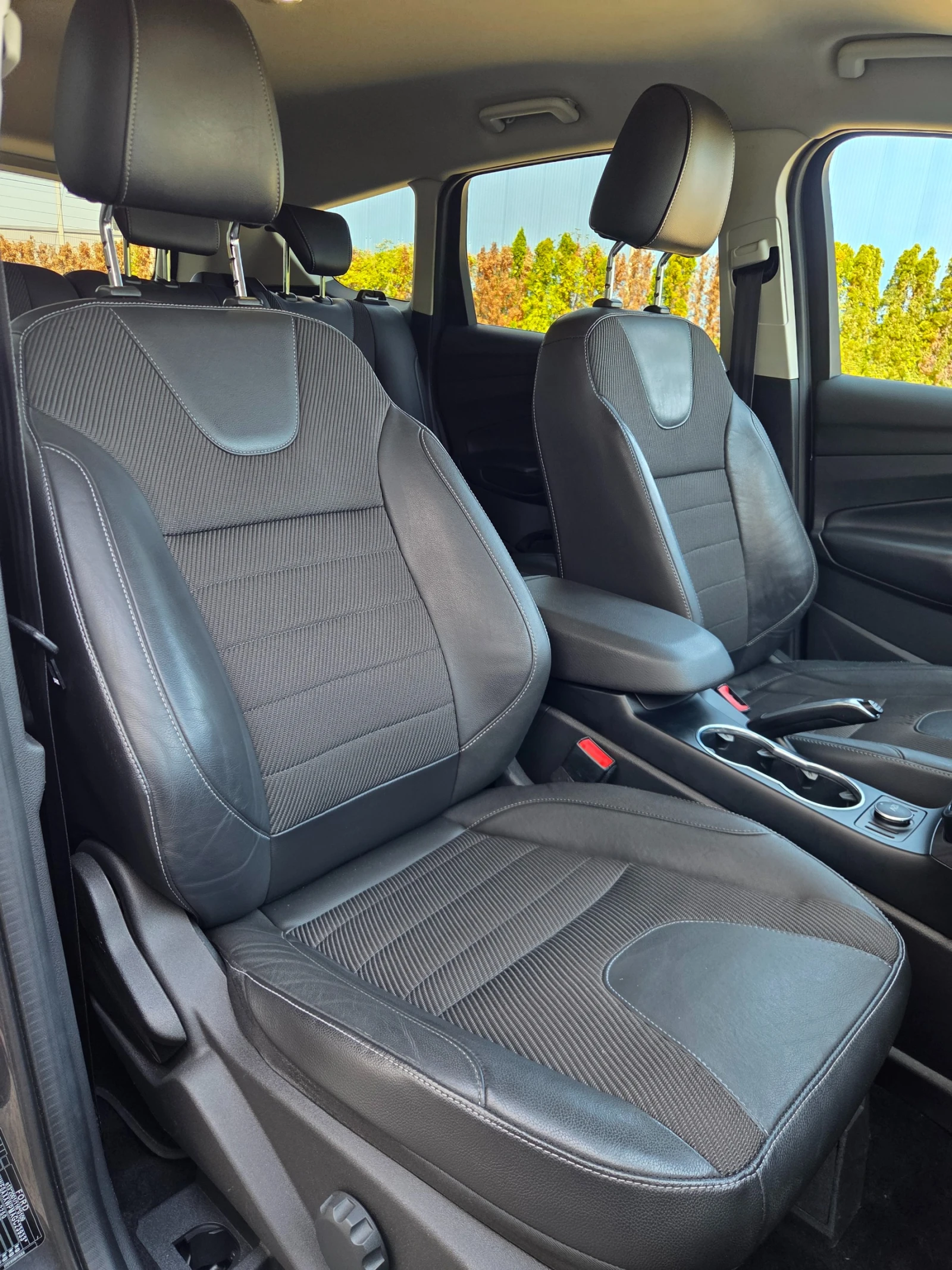 Ford Kuga 2.0TDCi Titanium* УНИКАЛНА* ГАРАНЦИЯ* , снимка 9 - Автомобили и джипове - 55543898