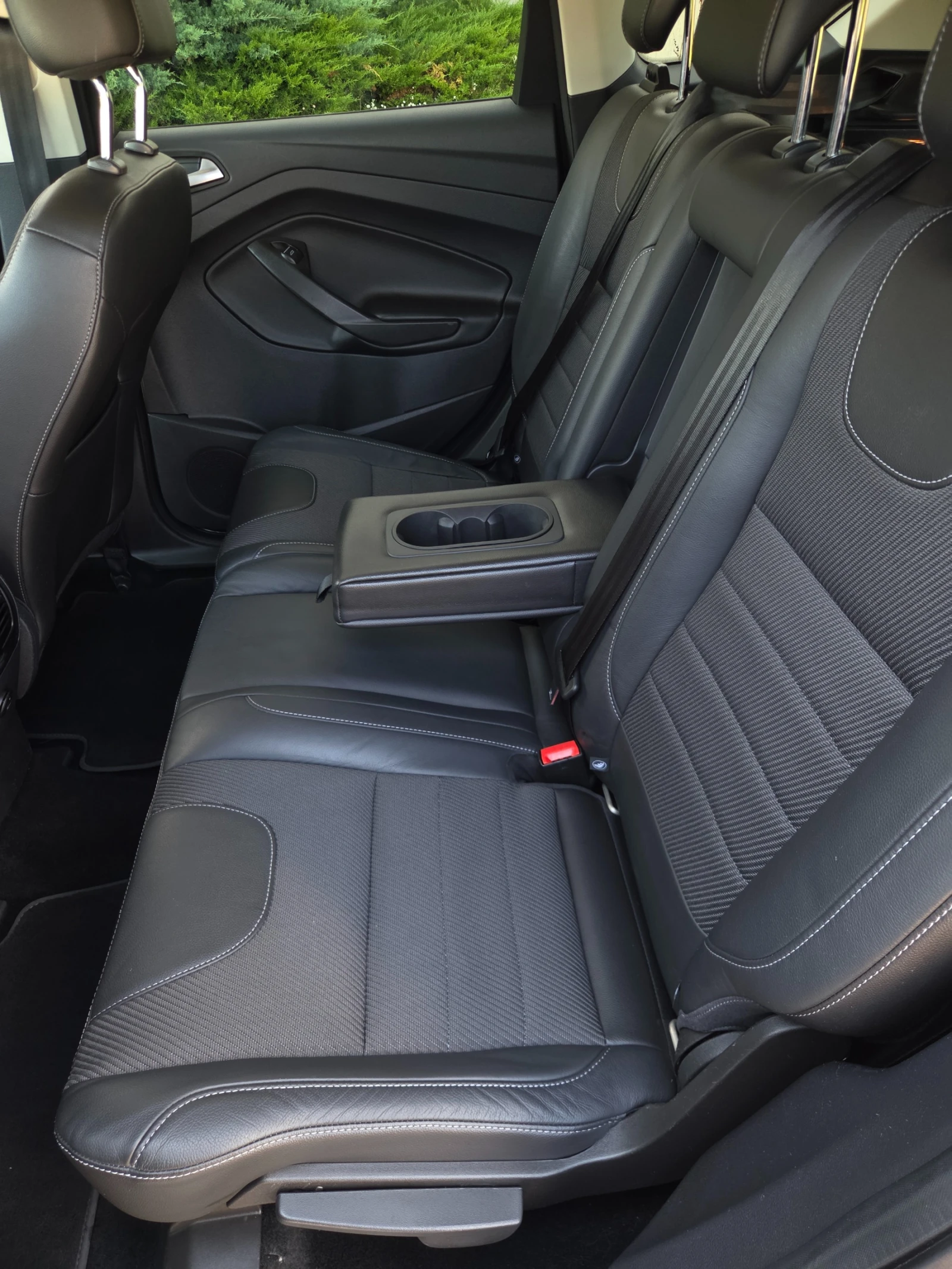 Ford Kuga 2.0TDCi Titanium* УНИКАЛНА* ГАРАНЦИЯ* , снимка 10 - Автомобили и джипове - 55543898