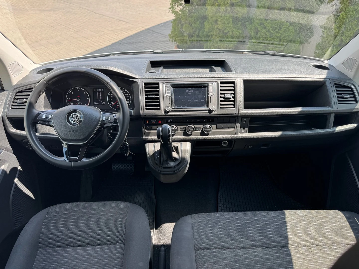 VW Caravelle, снимка 8 - Бусове и автобуси - 56420626