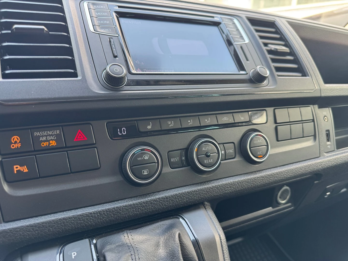VW Caravelle, снимка 15 - Бусове и автобуси - 56420626