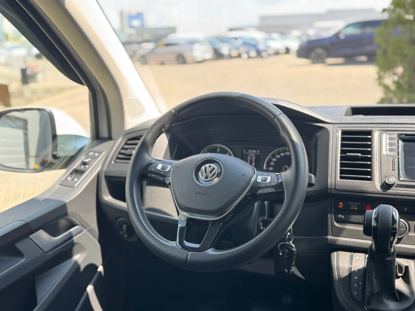 VW Caravelle, снимка 9 - Бусове и автобуси - 56420626