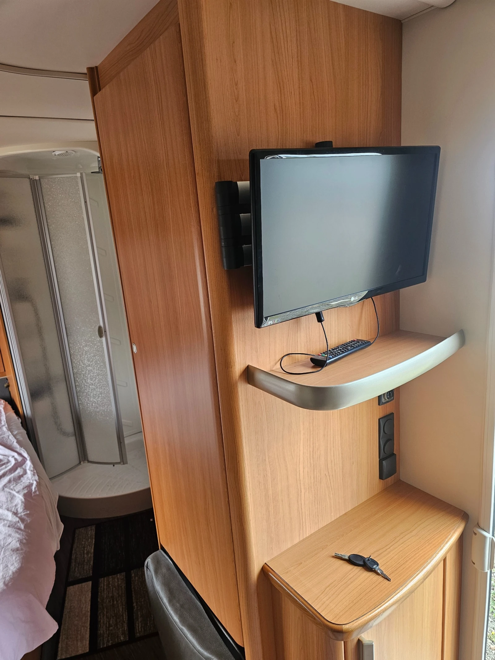 Каравана Fendt SAPHIR-390, снимка 12 - Каравани и кемпери - 54208175