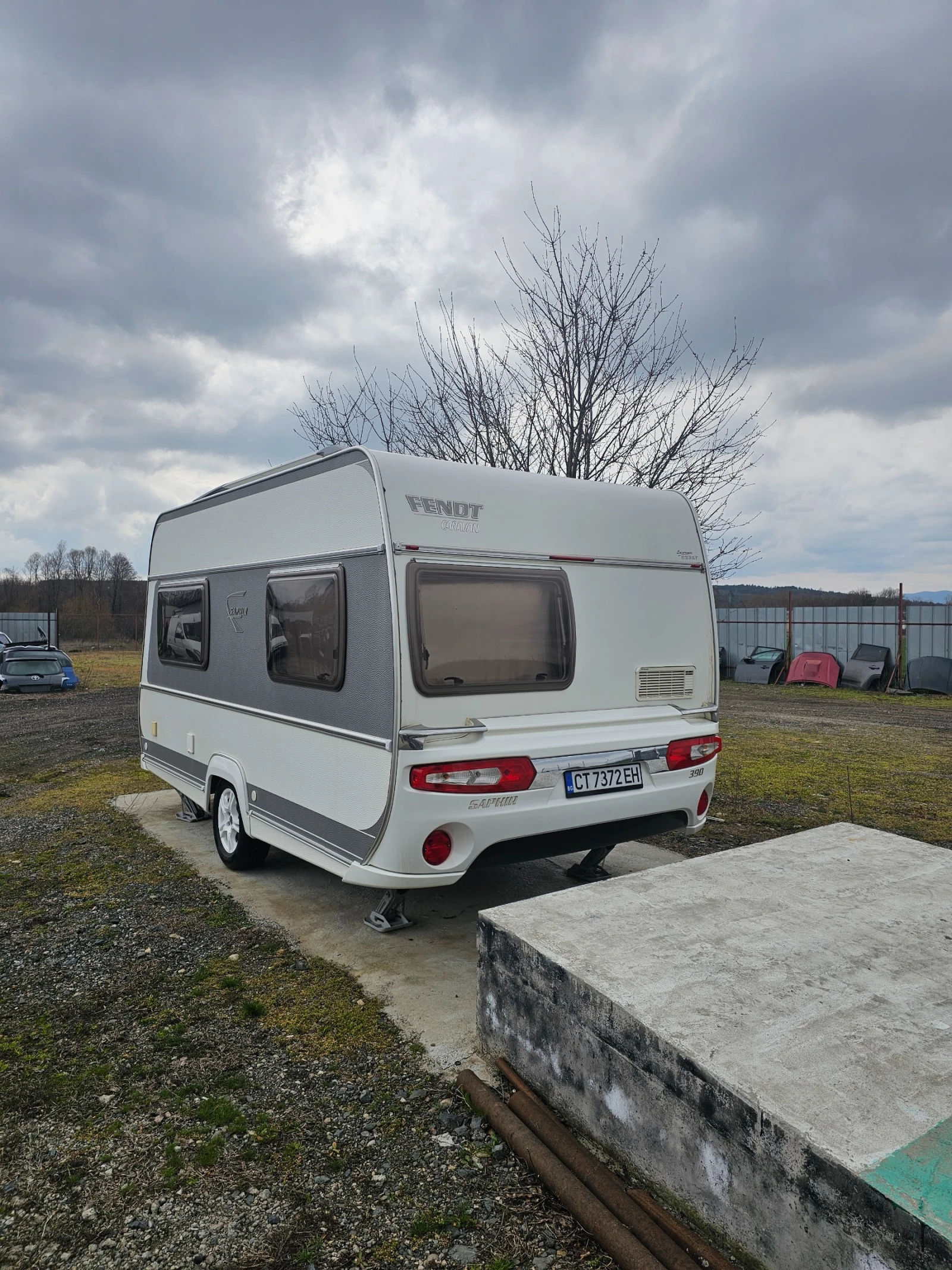 Каравана Fendt SAPHIR-390, снимка 3 - Каравани и кемпери - 54208175