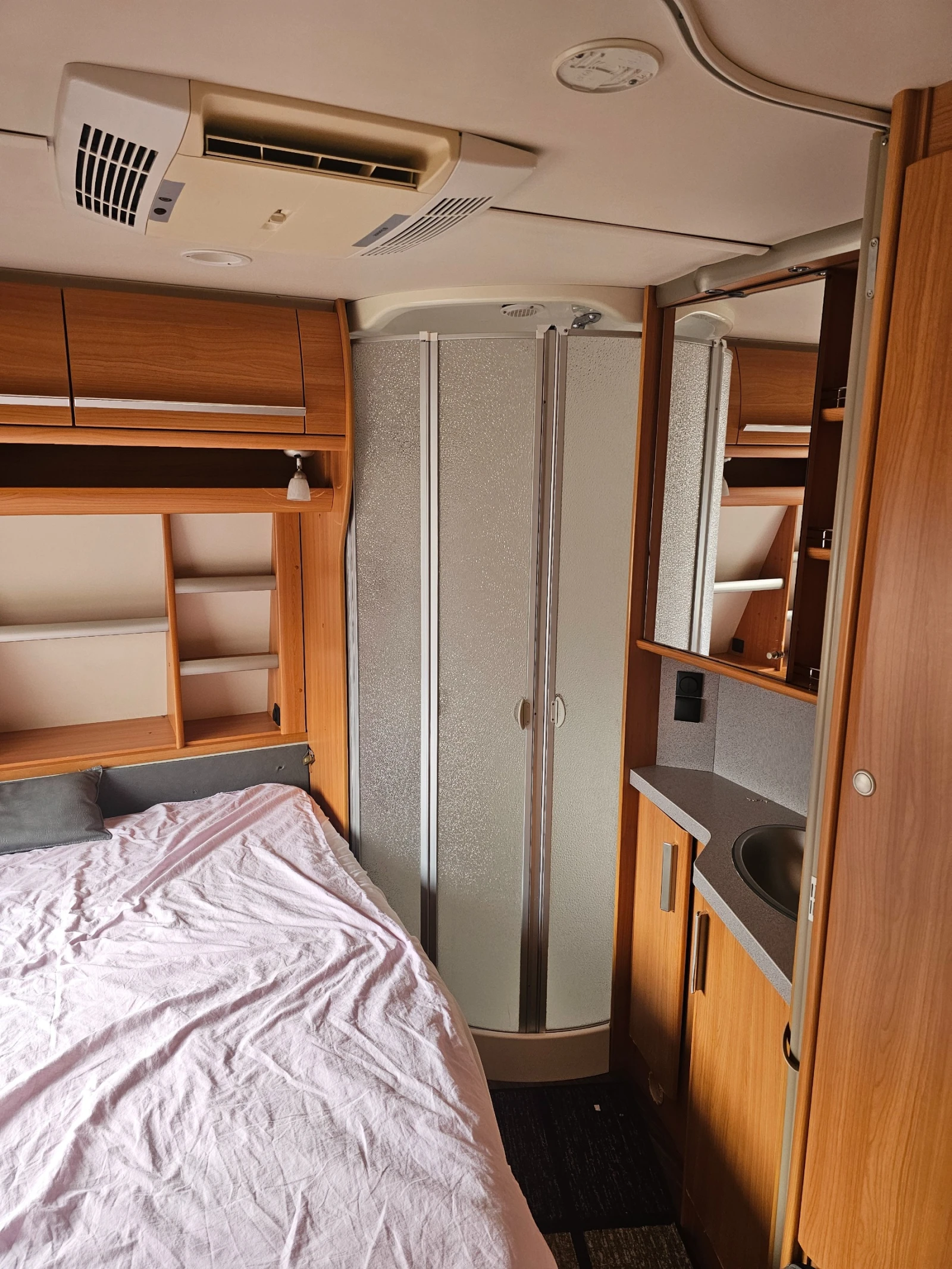 Каравана Fendt SAPHIR-390, снимка 9 - Каравани и кемпери - 54208175