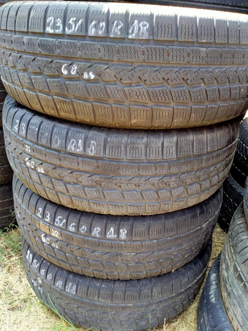 Гуми Зимни 235/60R18, снимка 1 - Гуми и джанти - 33865083