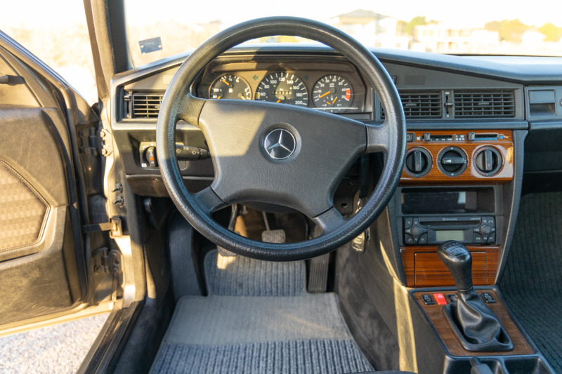 Mercedes-Benz 190, снимка 17 - Автомобили и джипове - 45506231
