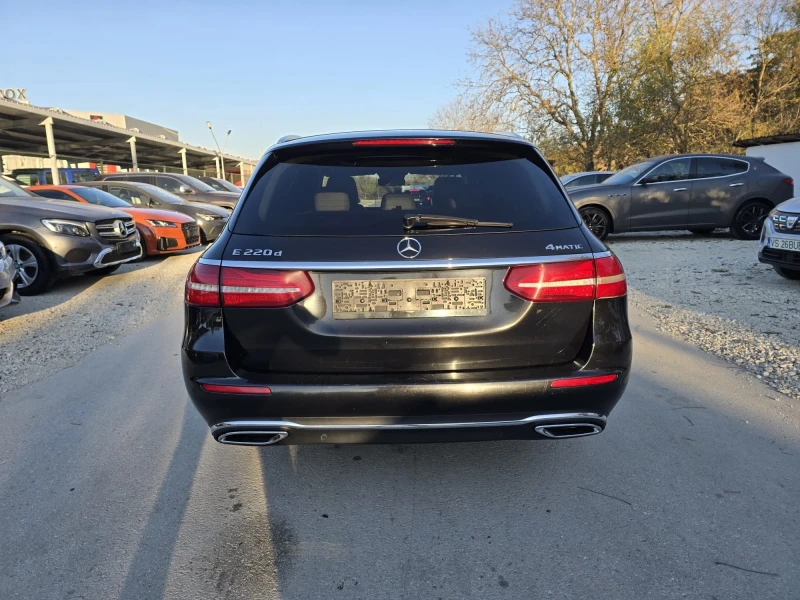 Mercedes-Benz E 220 4MATIC - 9G Tronic - 194к.с., снимка 8 - Автомобили и джипове - 47880450