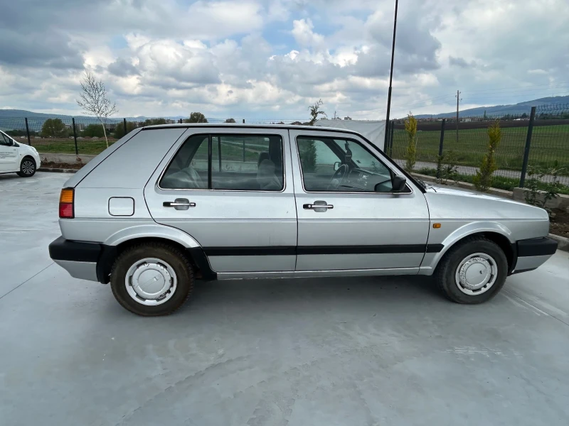 VW Golf 1.6 бензин!, снимка 5 - Автомобили и джипове - 50089989