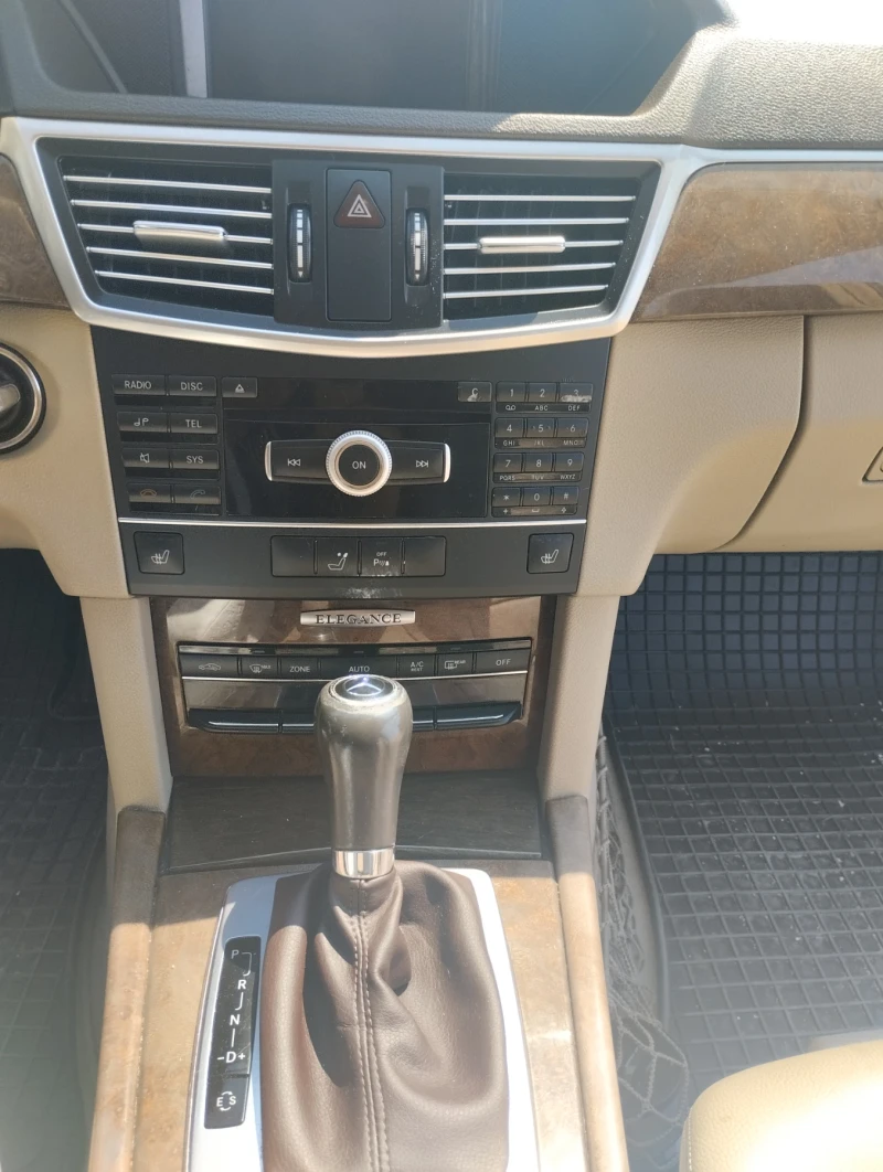 Mercedes-Benz E 200, снимка 10 - Автомобили и джипове - 52393399