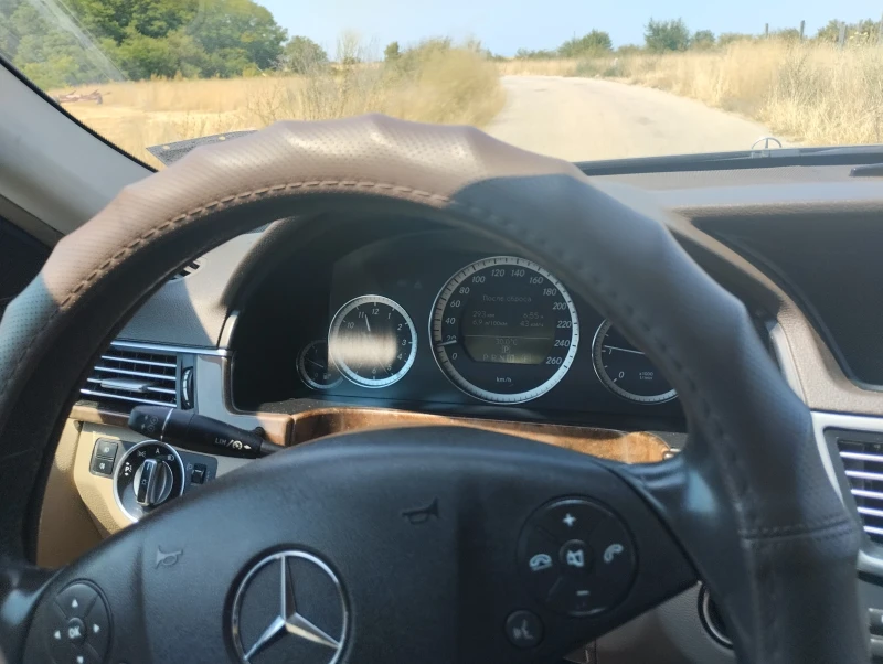 Mercedes-Benz E 200, снимка 15 - Автомобили и джипове - 52393399