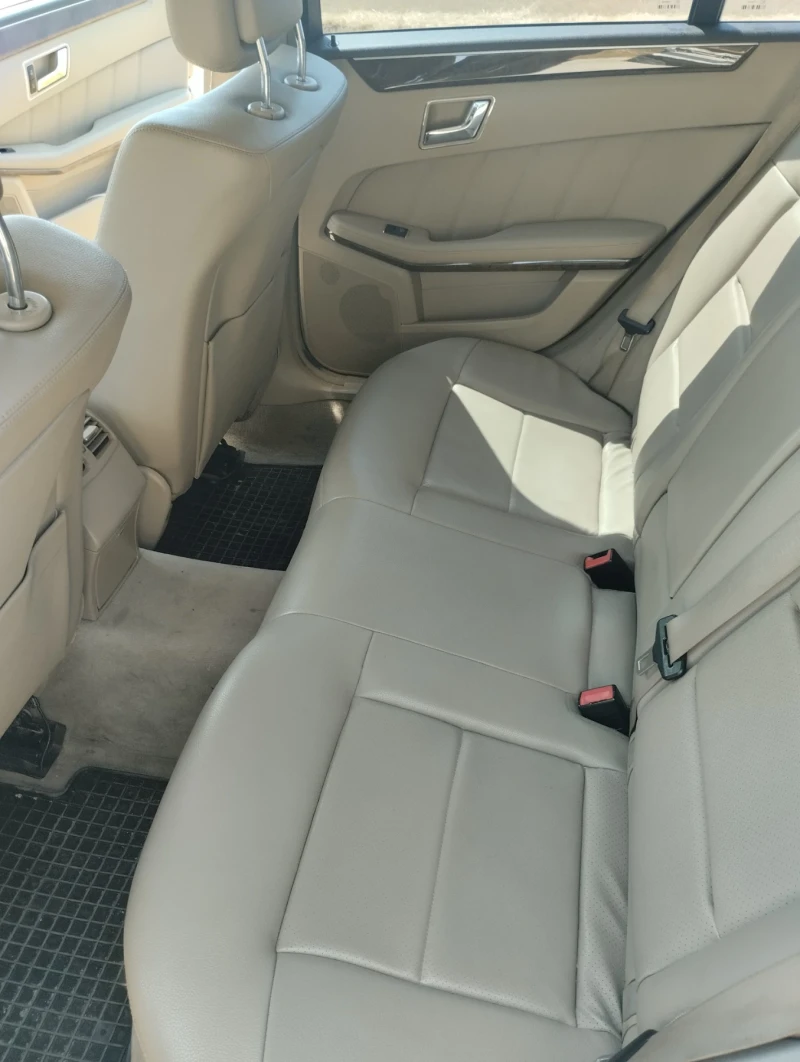 Mercedes-Benz E 200, снимка 13 - Автомобили и джипове - 52393399