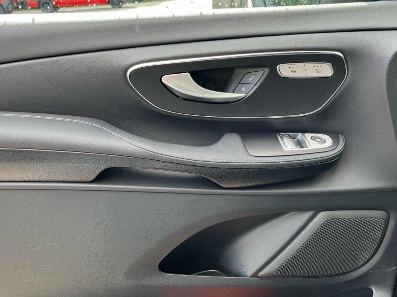 Mercedes-Benz V 300 d/AMG/4MATIC/FACELIFT/EXTRALONG/AIRMATIC/DISTRONIC, снимка 9 - Автомобили и джипове - 51190446