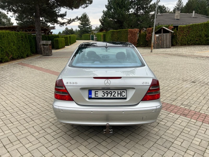 Mercedes-Benz E 320 204* Редови* Кожа* Нави* Памет* Панорама, снимка 6 - Автомобили и джипове - 52180707