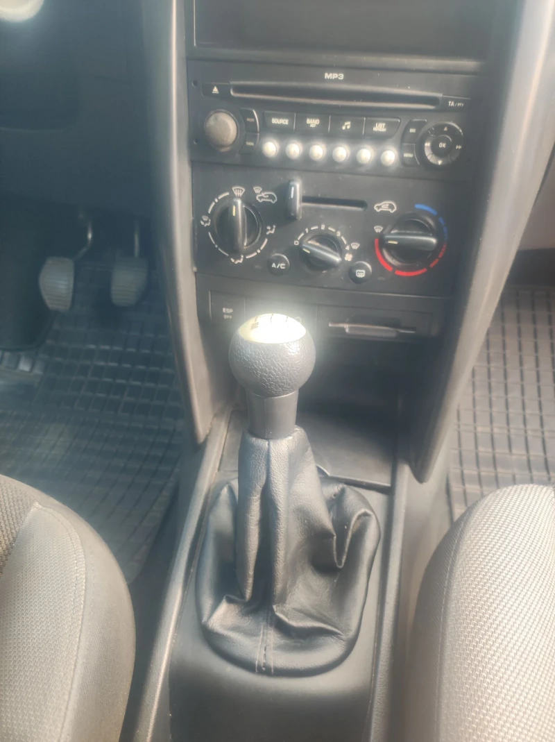 Peugeot 207 1.4 Газ, снимка 5 - Автомобили и джипове - 52319123