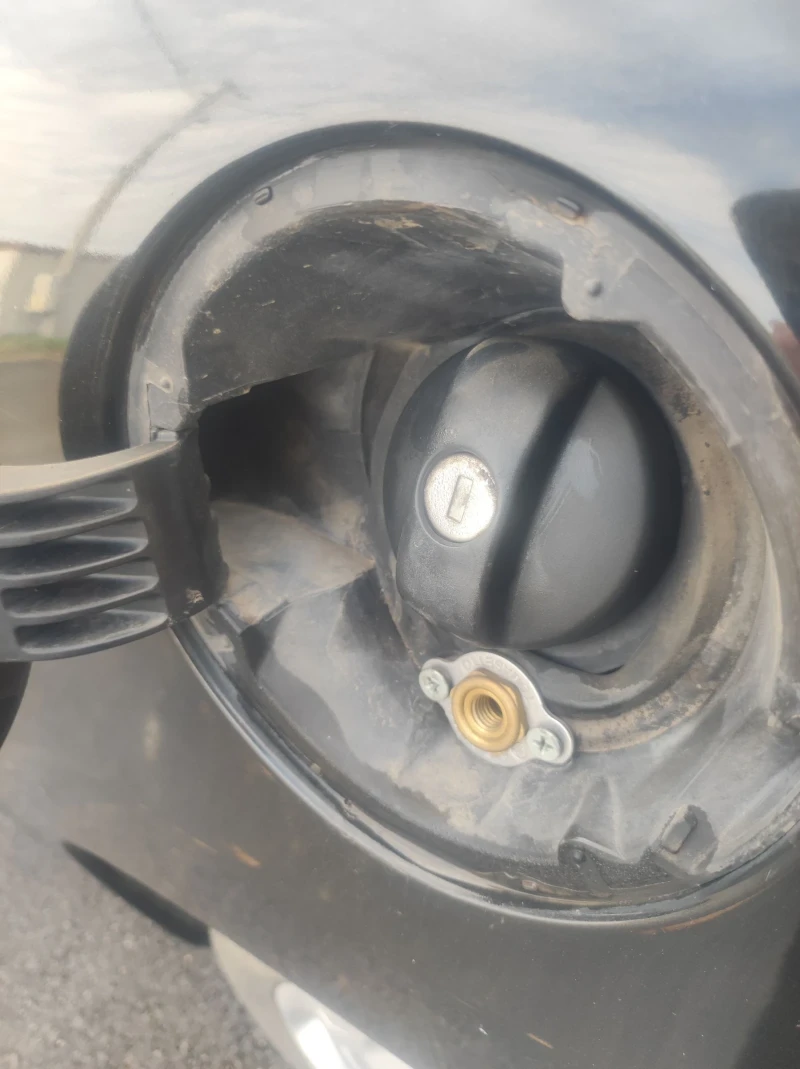 Peugeot 207 1.4 Газ, снимка 9 - Автомобили и джипове - 52319123