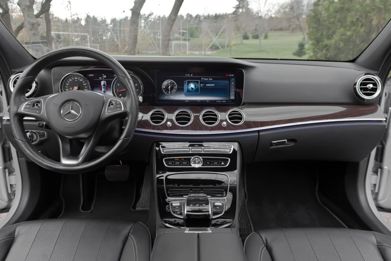 Mercedes-Benz E 300 4-Matic AMG Line, снимка 10 - Автомобили и джипове - 52512244