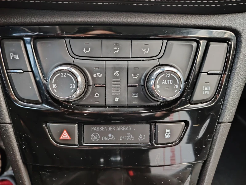 Opel Mokka X 1.4i ECO FLEX, снимка 13 - Автомобили и джипове - 52533118