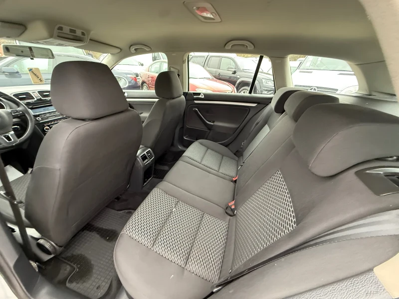VW Golf 1.6TDI 2012 ГОДИНА ЛИЗИНГ, снимка 13 - Автомобили и джипове - 52538130