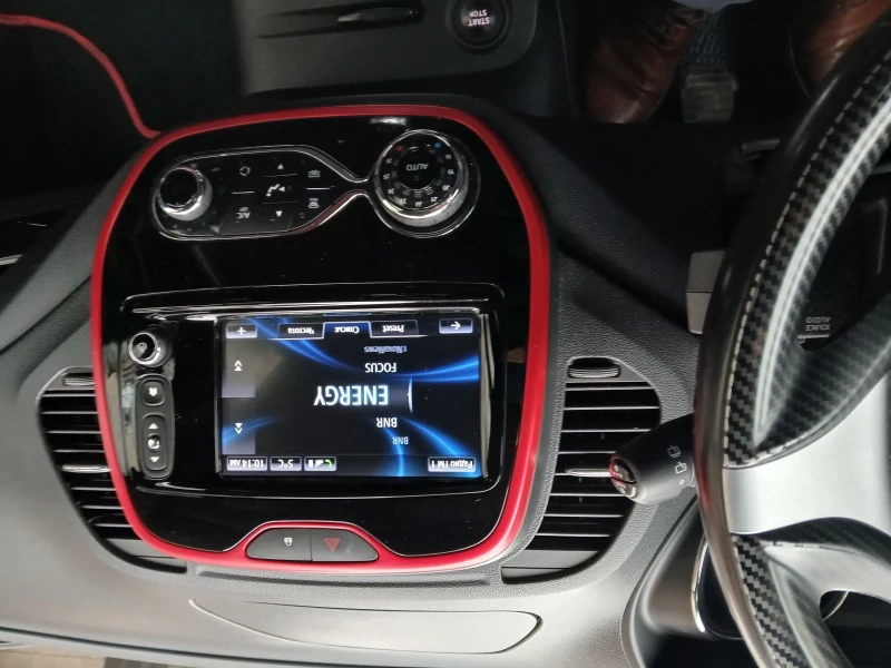 Renault Captur, снимка 5 - Автомобили и джипове - 53522673