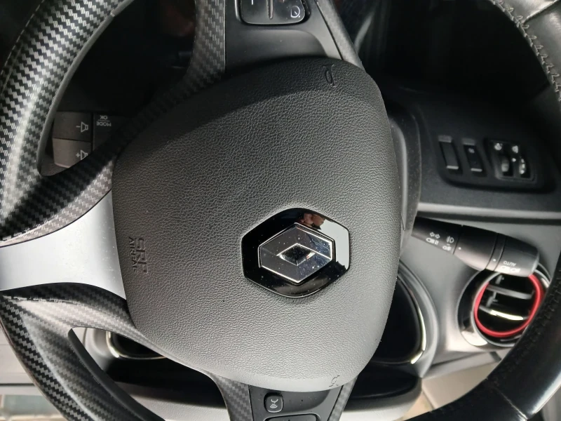Renault Captur, снимка 6 - Автомобили и джипове - 53522673