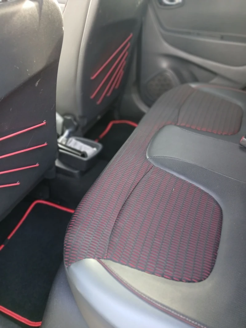 Renault Captur, снимка 10 - Автомобили и джипове - 53522673
