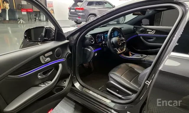 Mercedes-Benz E 220 D AMG line Facelift Head up Шибидах 360* Камера, снимка 5 - Автомобили и джипове - 55682873