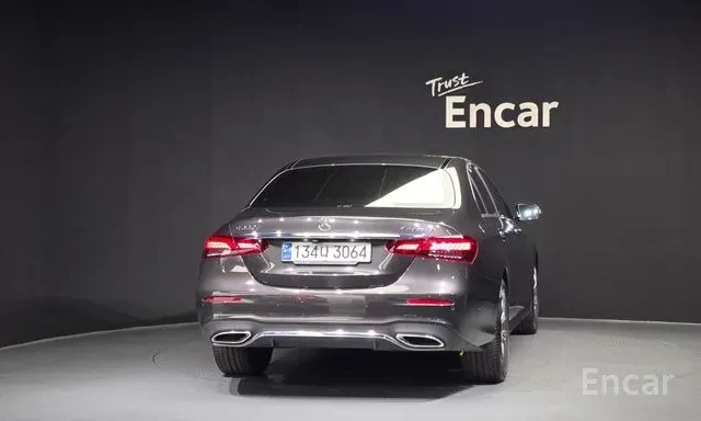 Mercedes-Benz E 220 D AMG line Facelift Head up Шибидах 360* Камера, снимка 4 - Автомобили и джипове - 55682873