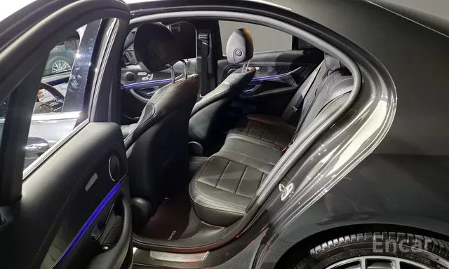 Mercedes-Benz E 220 D AMG line Facelift Head up Шибидах 360* Камера, снимка 11 - Автомобили и джипове - 55682873