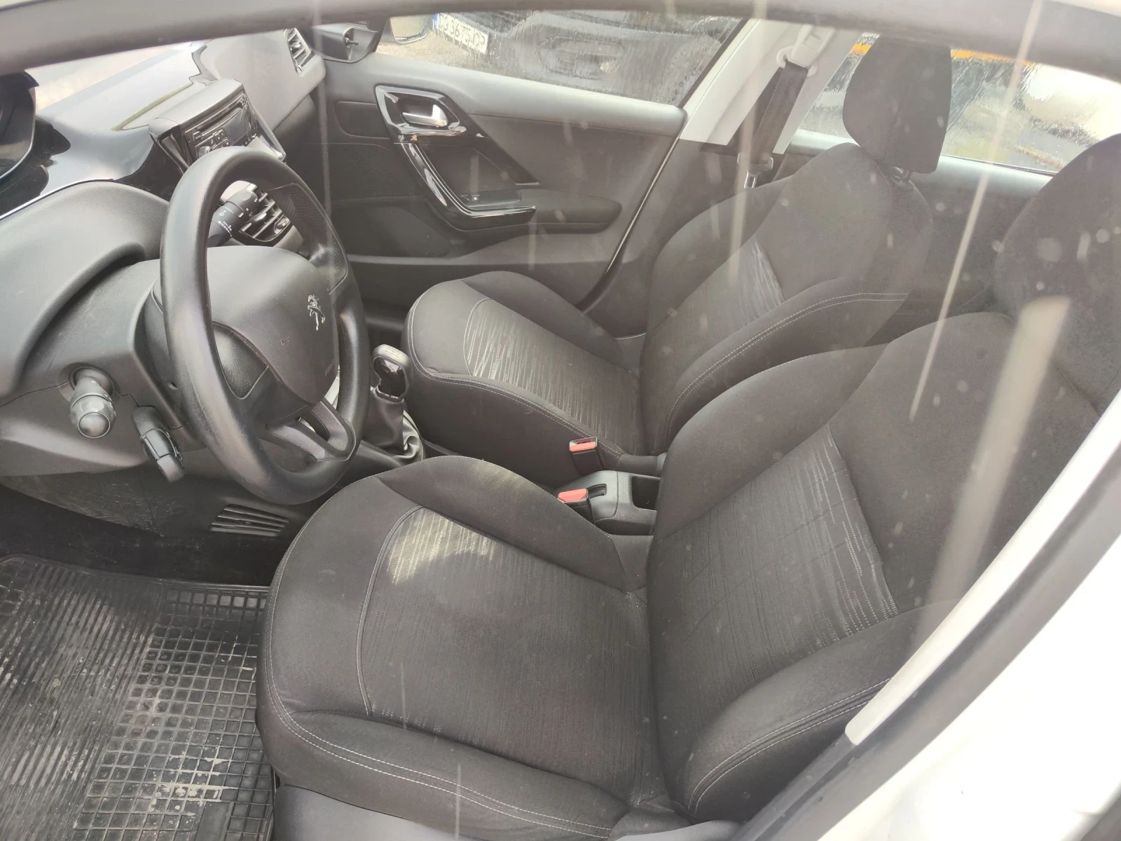 Peugeot 208 1000 I 68 к.с. - изображение 9