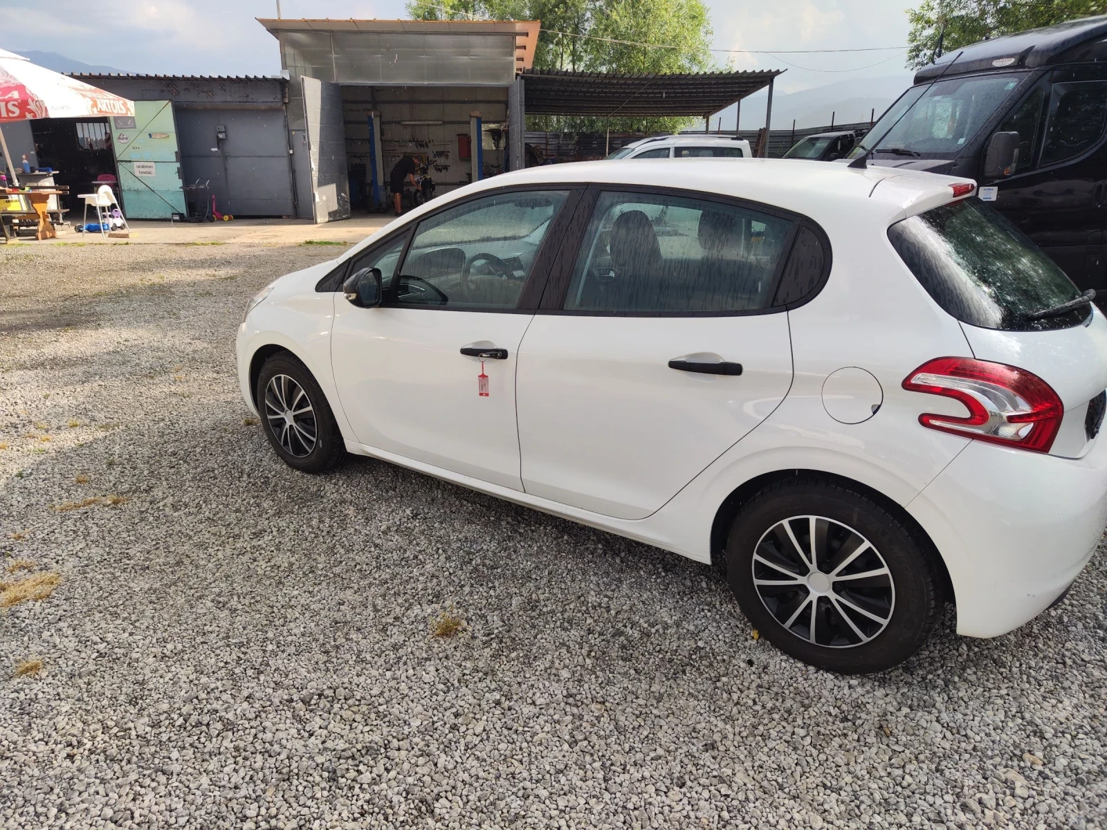 Peugeot 208 1000 I 68 к.с. - изображение 3