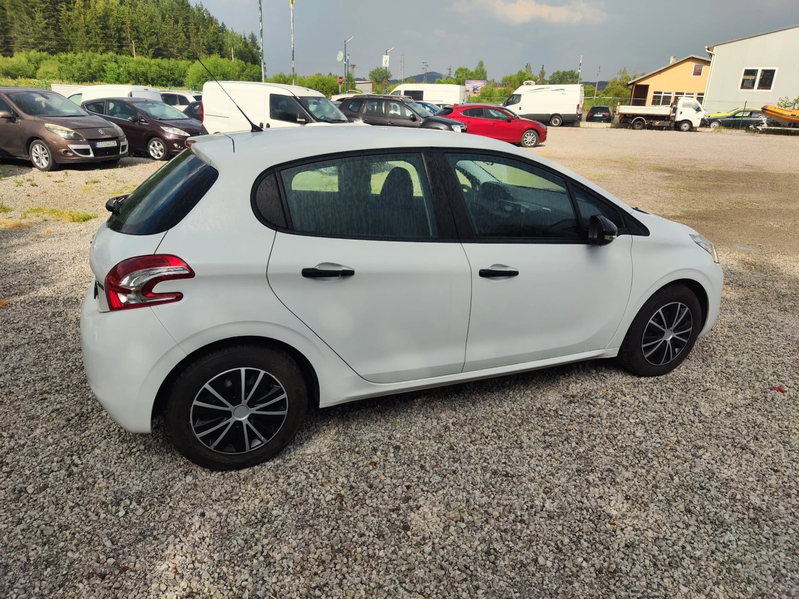Peugeot 208 1000 I 68 к.с. - изображение 6