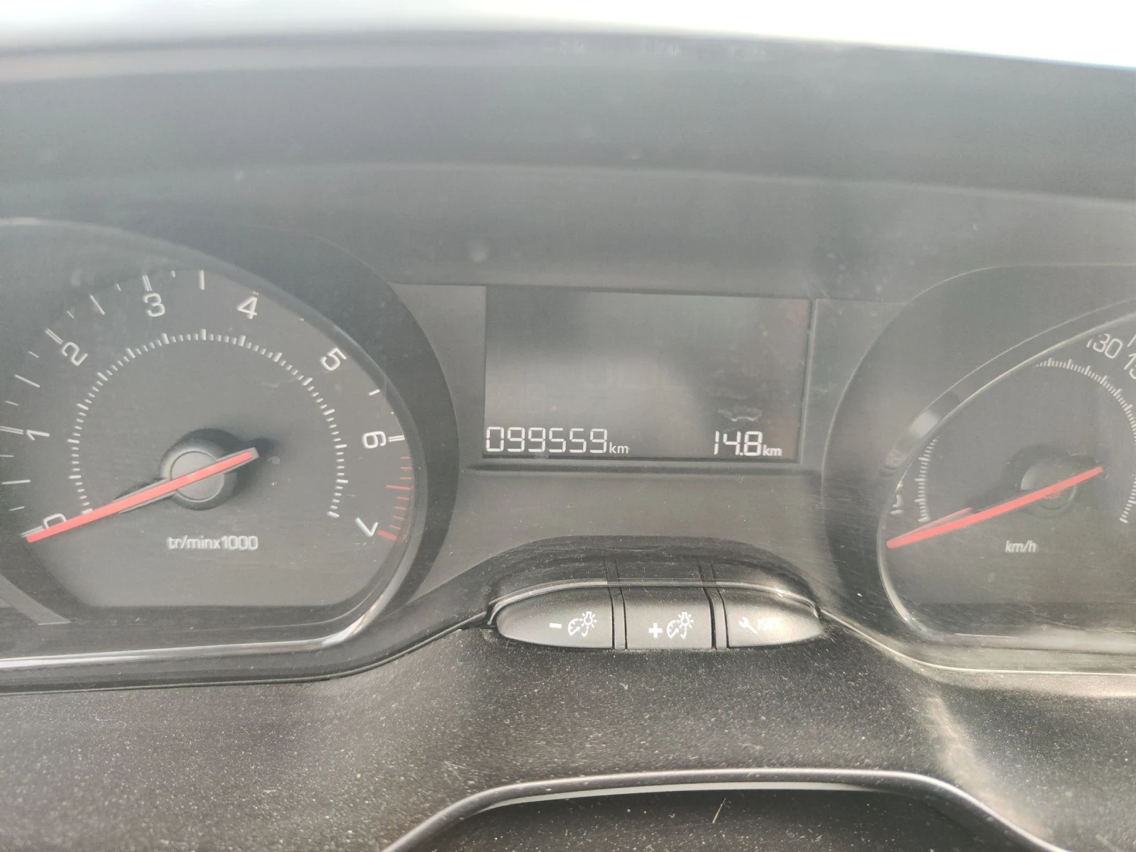 Peugeot 208 1000 I 68 к.с. | Mobile.bg — изображение 13