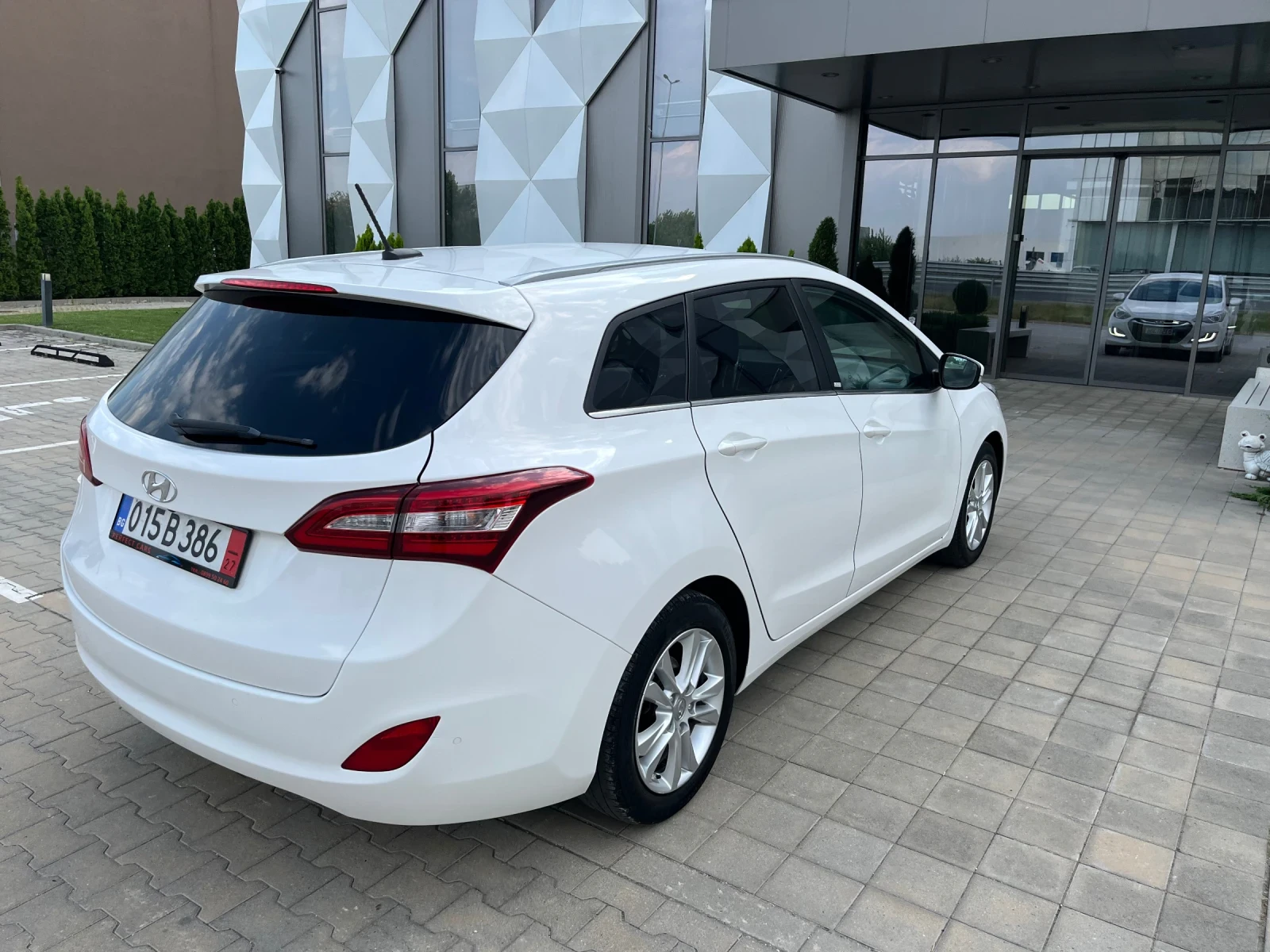 Hyundai I30 1.6CRDi 128к.с. Автомат/Нави/Камера/ Перфектна!!! - изображение 6
