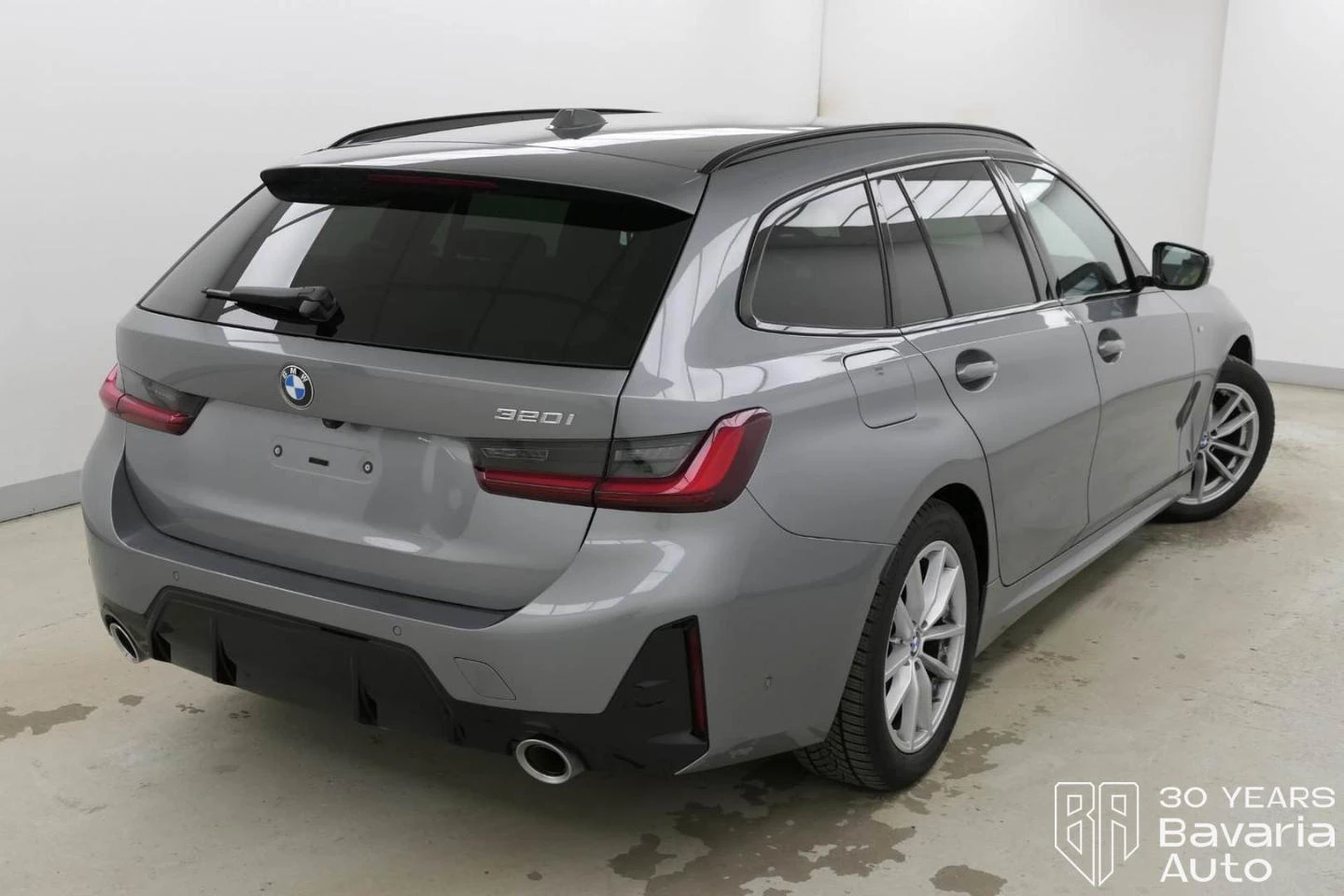 BMW 320 i Touring M Sport Paket Sportautomatic - изображение 3