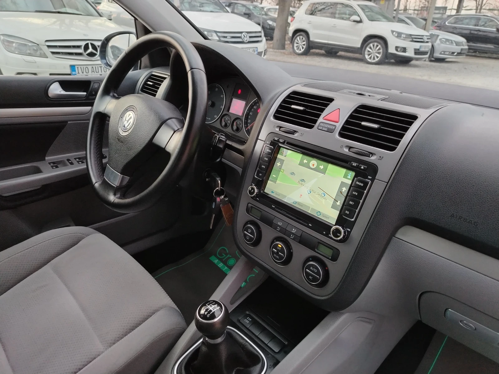 VW Golf 1.9TDI-105к.с/6-СКОРОСТИ/НАВИГАЦИЯ/КЛИМАТРОНИК!!! , снимка 11 - Автомобили и джипове - 53879454