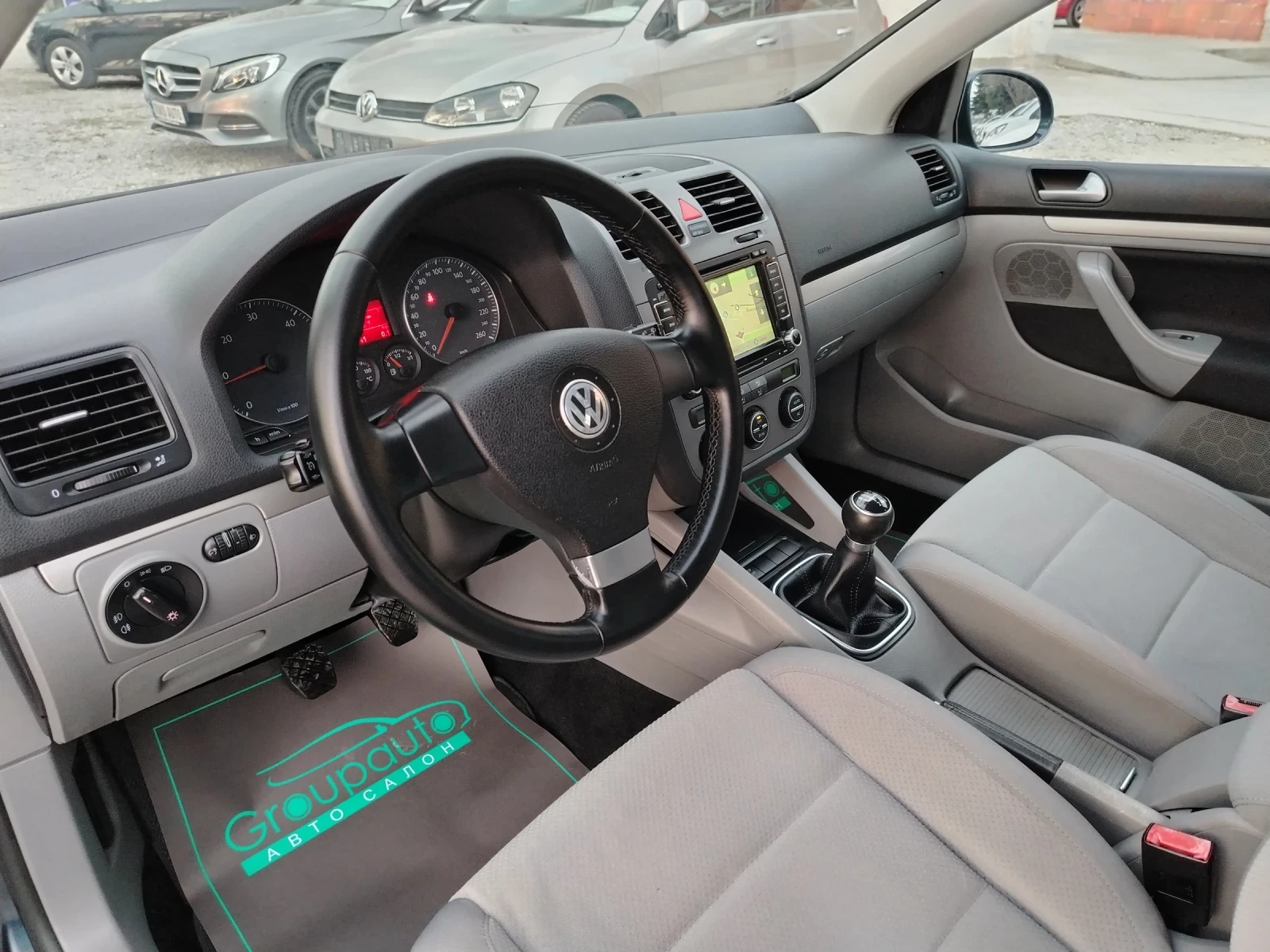 VW Golf 1.9TDI-105к.с/6-СКОРОСТИ/НАВИГАЦИЯ/КЛИМАТРОНИК!!! , снимка 9 - Автомобили и джипове - 53879454