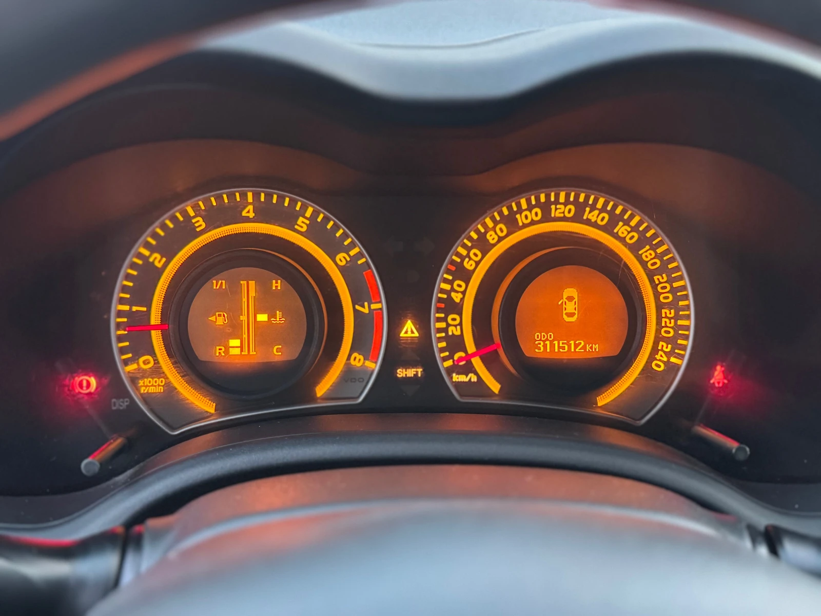 Toyota Corolla 1.6 , снимка 8 - Автомобили и джипове - 53990587