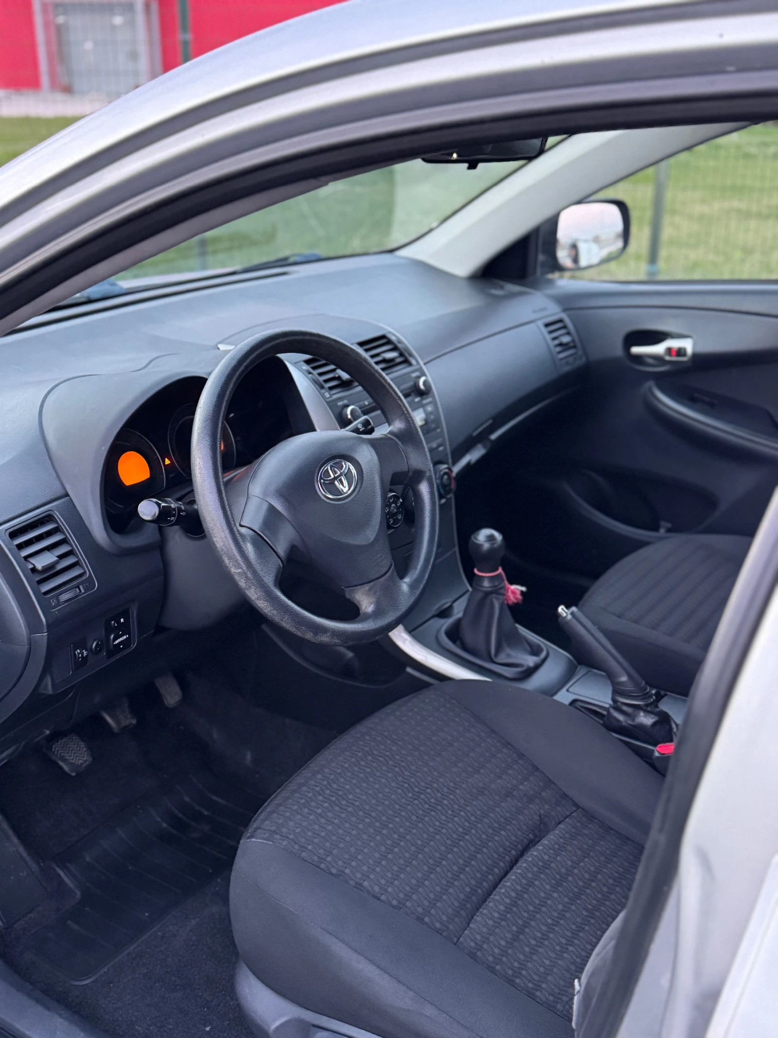 Toyota Corolla 1.6 , снимка 7 - Автомобили и джипове - 53990587