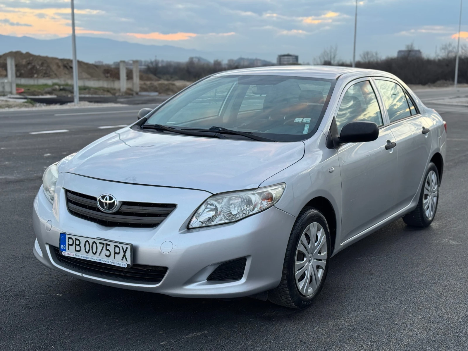 Toyota Corolla 1.6 , снимка 3 - Автомобили и джипове - 53990587