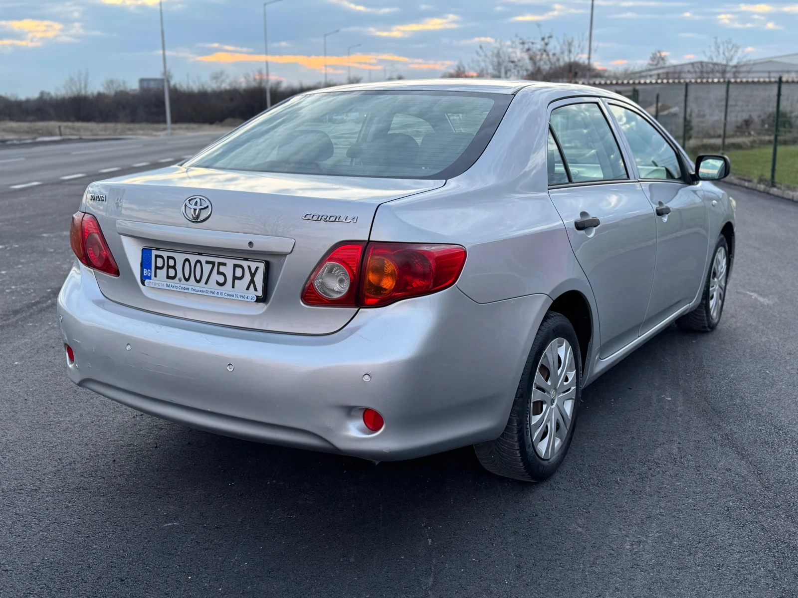 Toyota Corolla 1.6 , снимка 11 - Автомобили и джипове - 53990587