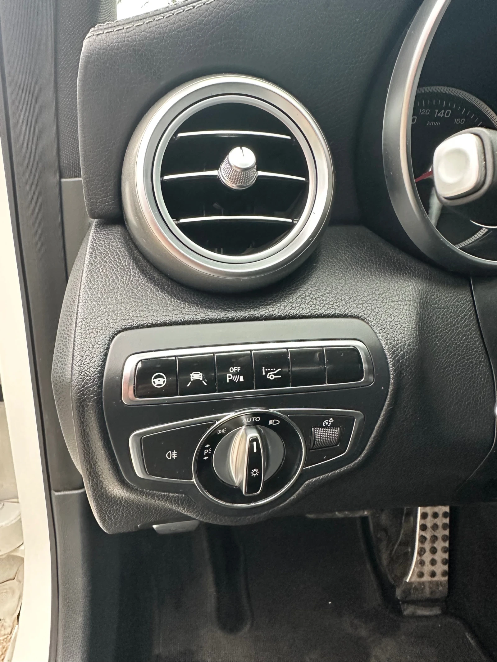 Mercedes-Benz C 220 AMG/HEADUP/BURMESTER/KEYLESS/DISTRONIC, снимка 10 - Автомобили и джипове - 54159910