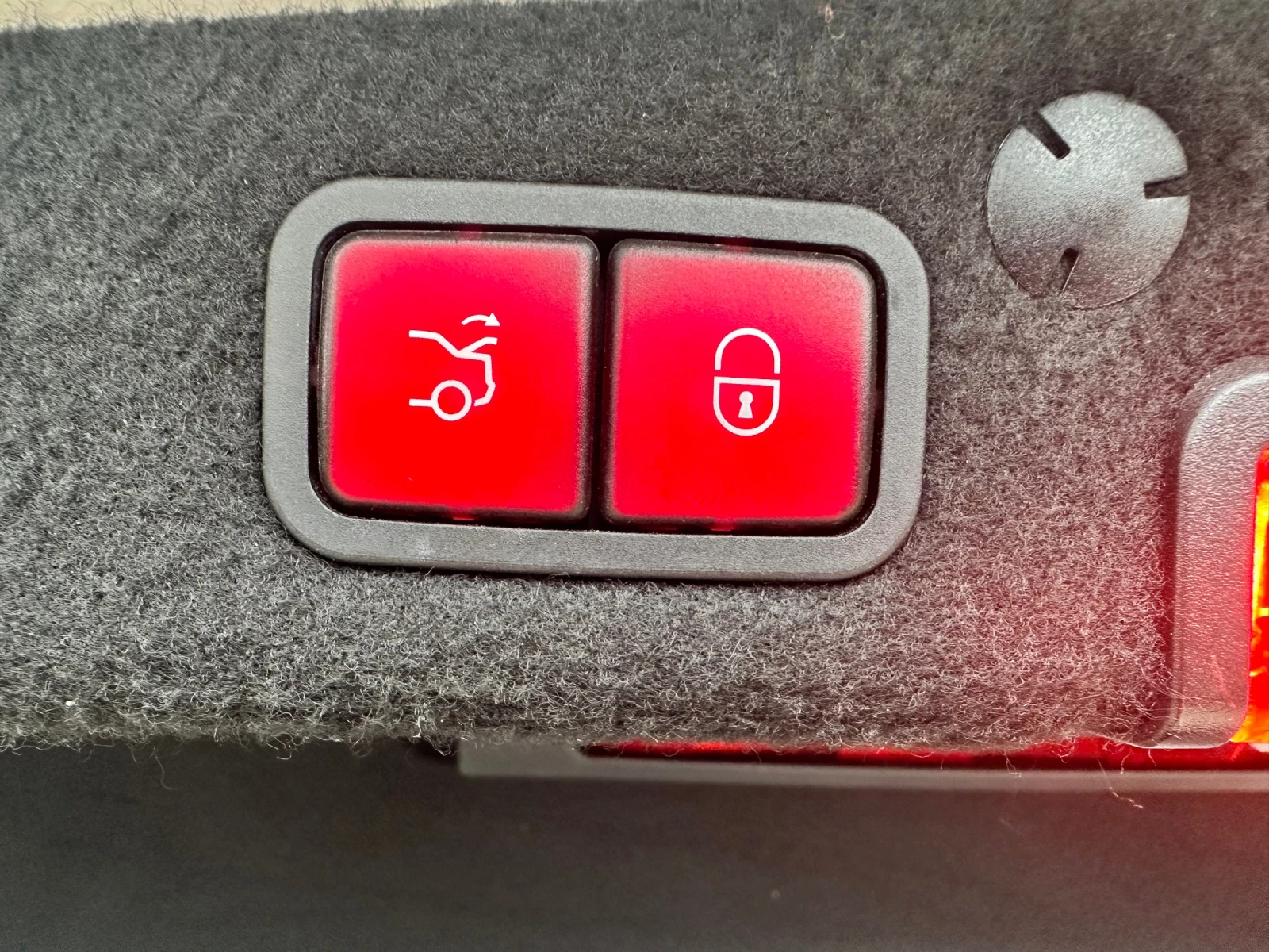 Mercedes-Benz C 220 AMG/HEADUP/BURMESTER/KEYLESS/DISTRONIC, снимка 15 - Автомобили и джипове - 54159910